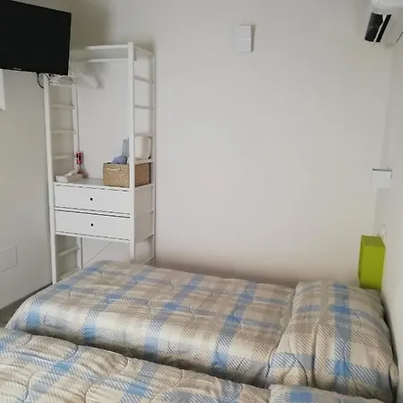 לינה וארוחת בוקר Molinari לונאטו